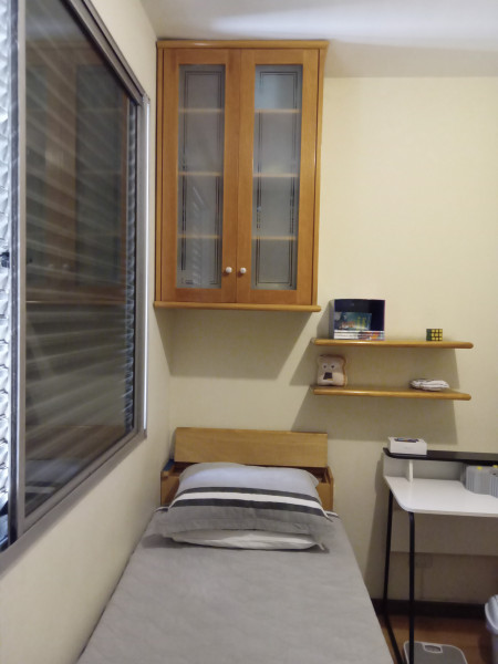 Imagem 1 da galeria do anúncio: Alugo quarto para moça, com tudo incluso.