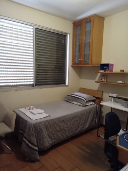 Imagem 2 da galeria do anúncio: Alugo quarto para moça, com tudo incluso.