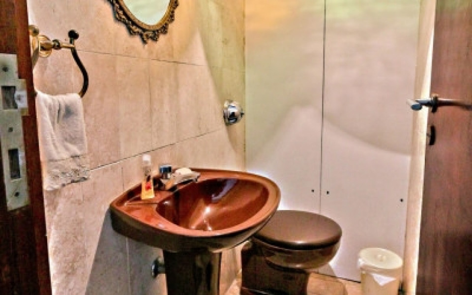 Imagem 14 da galeria do anúncio: Quarto com vista p/ a montanha em frente ao Metro Cantagalo