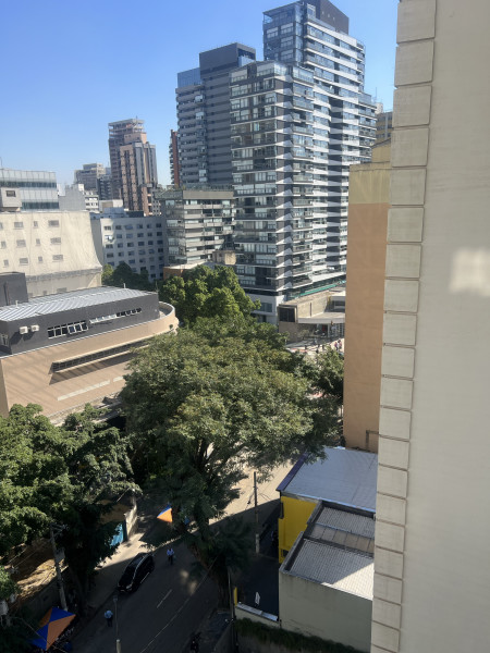 Imagem 19 da galeria do anúncio: R Oscar Freire / Metro  - Quarto em lindo apartamento