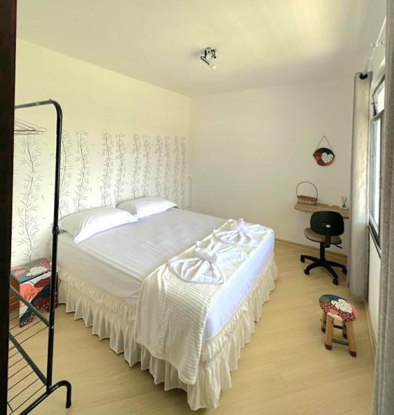 Imagem 1 da galeria do anúncio: Quarto p/estudantes 100 metros UFPR,PUC,JARDIM Botânico