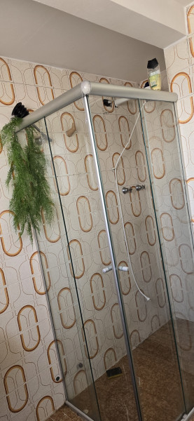 Imagem 1 da galeria do anúncio: Alugo quarto super espaçoso prédio residencial