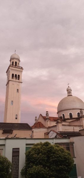 Imagem 9 da galeria do anúncio: Quarto amplo e charmoso c/ varanda na Tijuca, perto do metrô