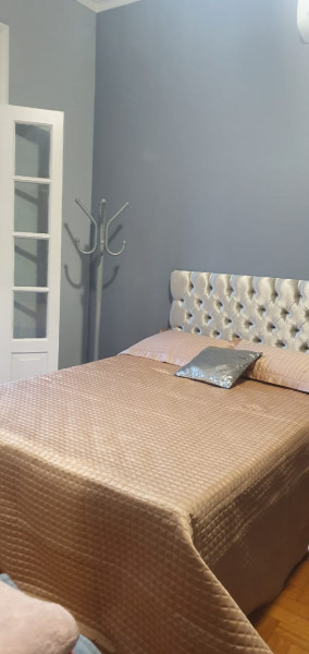 Imagem 3 da galeria do anúncio: Quarto amplo e charmoso c/ varanda na Tijuca, perto do metrô