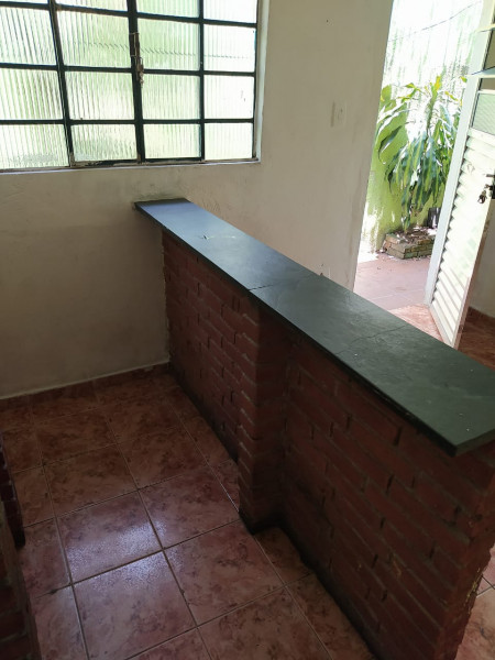 Imagem 7 da galeria do anúncio: Kit net bem localizada com sacada fácil acesso metro e CPTM