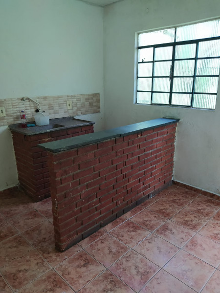 Imagem 2 da galeria do anúncio: Kit net bem localizada com sacada fácil acesso metro e CPTM