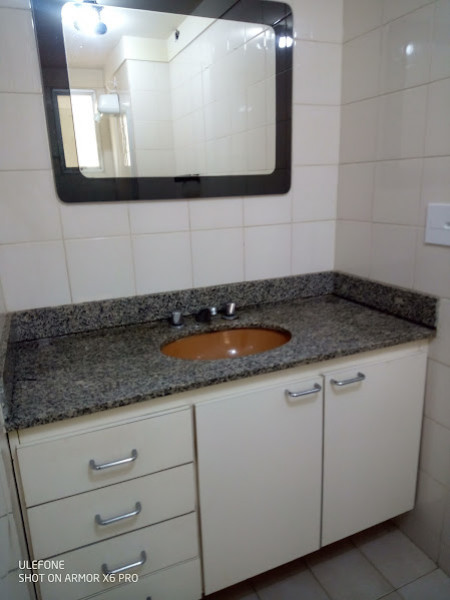 Imagem 8 da galeria do anúncio: suíte mobiliada com frigobar, closet e mesa de estudos