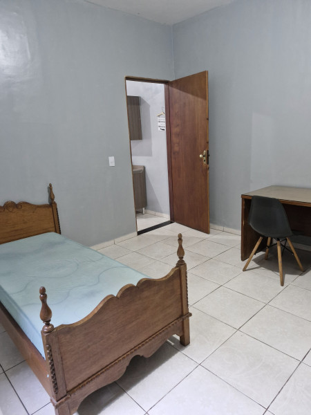 Imagem 4 da galeria do anúncio: kitnet, Casa toda mobiliada