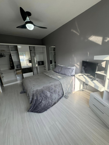 Imagem 2 da galeria do anúncio: R Oscar Freire / Metro  - Quarto em lindo apartamento