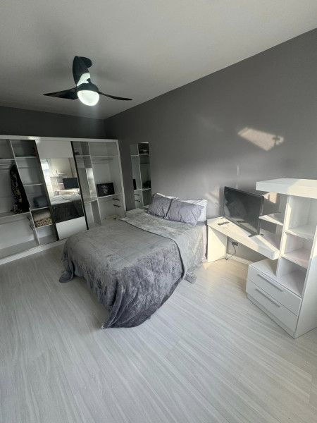 Imagem 3 da galeria do anúncio: R Oscar Freire / Metro  - Quarto em lindo apartamento