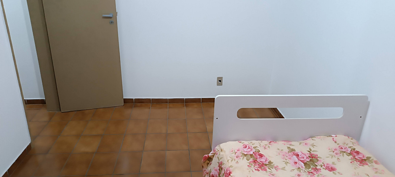Imagem 4 da galeria do anúncio: Quarto mobiliado para mulheres
