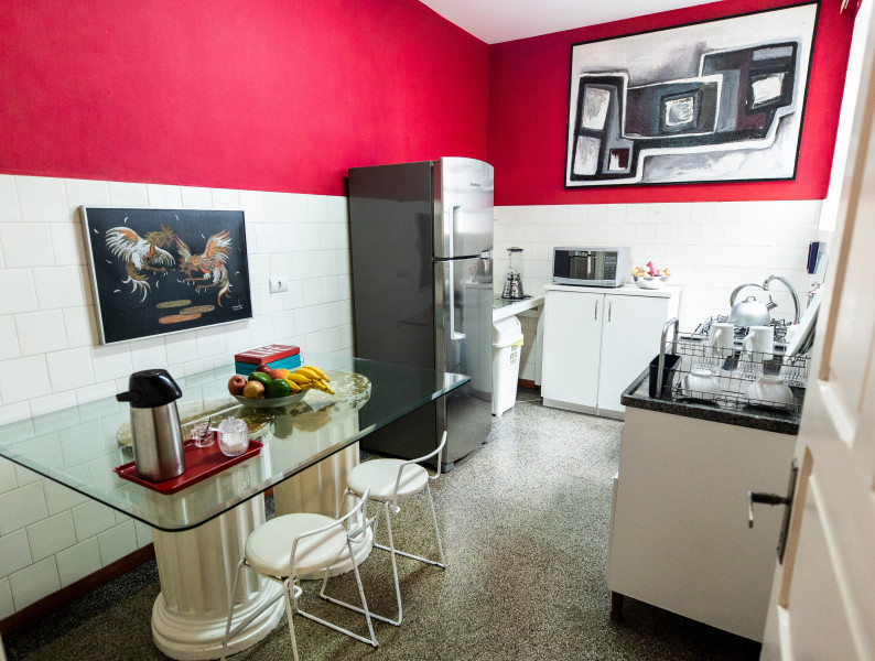 Imagem 5 da galeria do anúncio: Quarto em área nobre e central