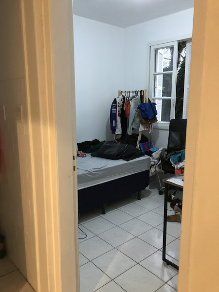 Imagem 1 da galeria do anúncio: PRÓXIMO A UFRGS/ QUARTO PARA ALUGAR CIDADE BAIXA