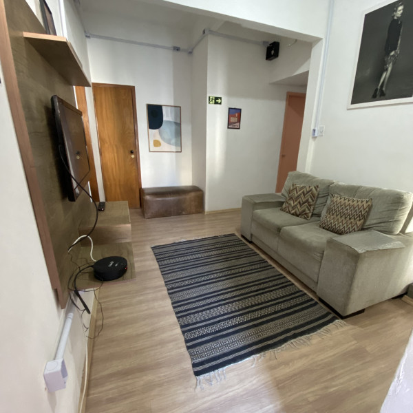 Imagem 11 da galeria do anúncio: QUARTO COM SACADA NO CENTRO HISTÓRICO