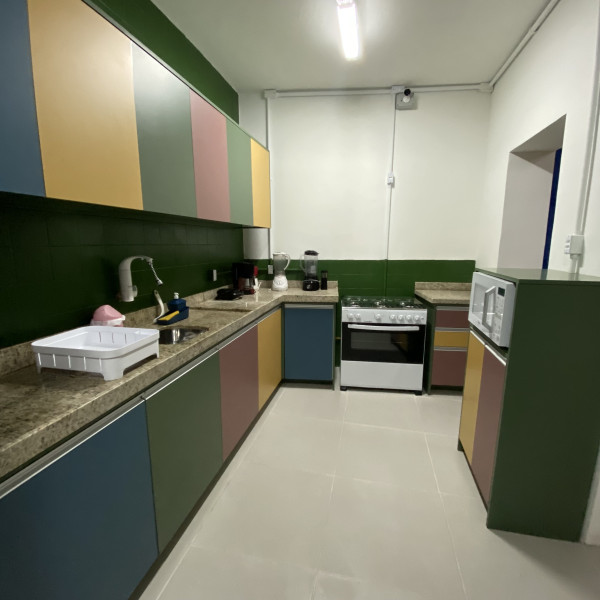 Imagem 8 da galeria do anúncio: QUARTO COM SACADA NO CENTRO HISTÓRICO