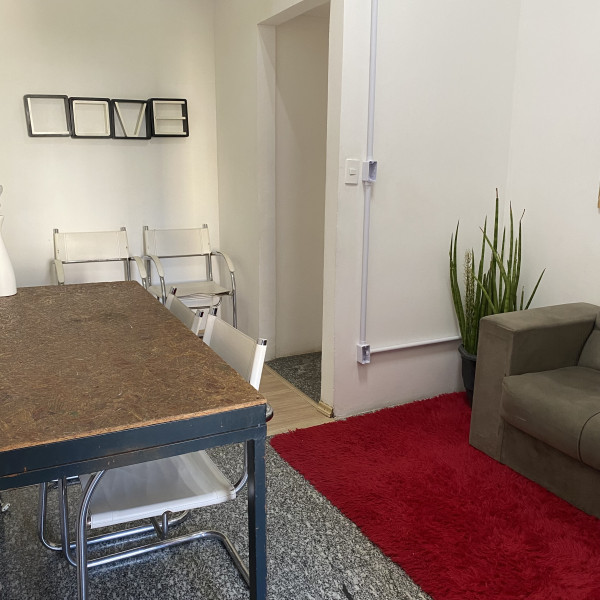 Imagem 12 da galeria do anúncio: QUARTO COM SACADA NO CENTRO HISTÓRICO