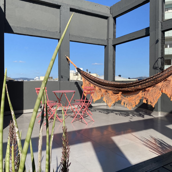 Imagem 16 da galeria do anúncio: QUARTO COM SACADA NO CENTRO HISTÓRICO