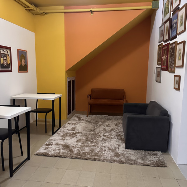 Imagem 7 da galeria do anúncio: QUARTO COM SACADA NO CENTRO HISTÓRICO