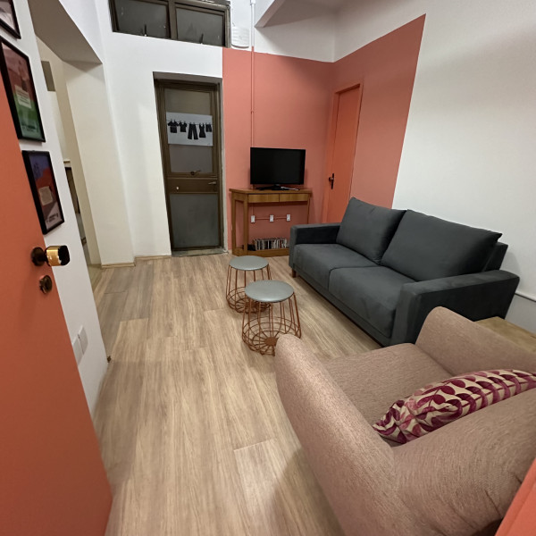 Imagem 5 da galeria do anúncio: QUARTO COM SACADA NO CENTRO HISTÓRICO