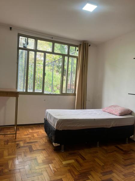 Imagem 3 da galeria do anúncio: Quarto grande Asa Sul