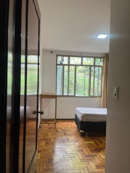 Imagem 4 da galeria do anúncio: Quarto grande Asa Sul