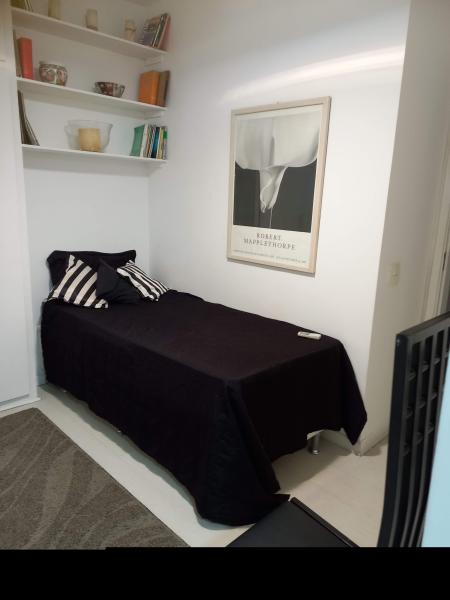 Imagem 1 da galeria do anúncio: Quarto mobiliado no melhor ponto da Barra da Tijuca !