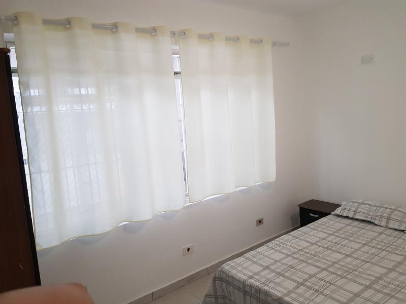 Imagem 3 da galeria do anúncio: Quarto amplo em casa ao lado do Shopping Morumbi