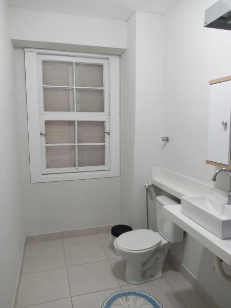 Imagem 10 da galeria do anúncio: Quarto Amplo/Confortável - Centro de PoA-RS (Não é Coliving)