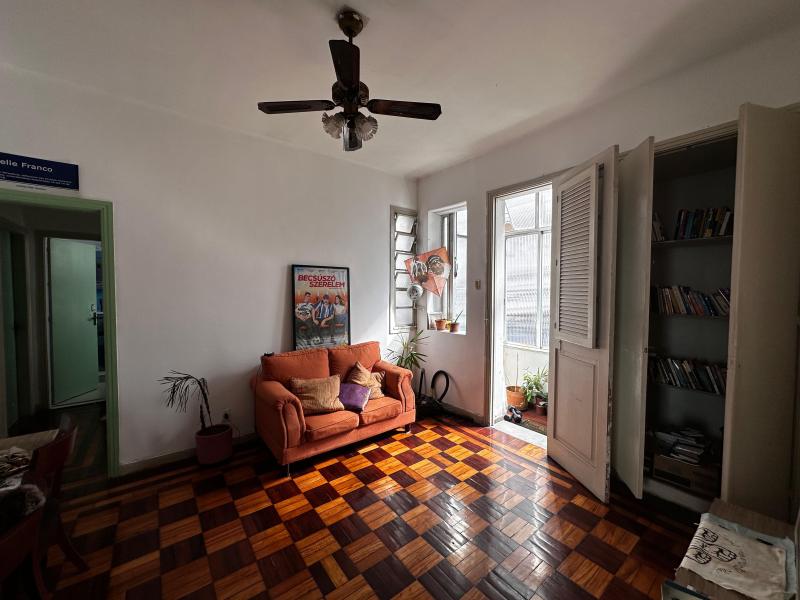 Imagem 11 da galeria do anúncio: Quarto Grande em Laranjeiras com Laje