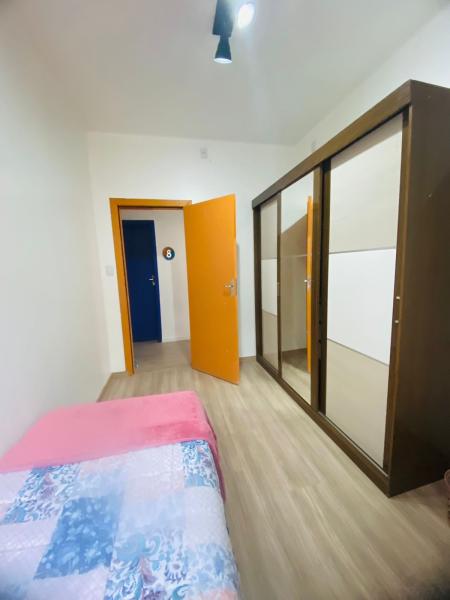 Imagem 1 da galeria do anúncio: Quarto mobiliado na Cidade baixa