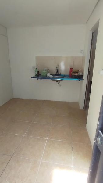 Imagem 3 da galeria do anúncio: kitinet/barracao