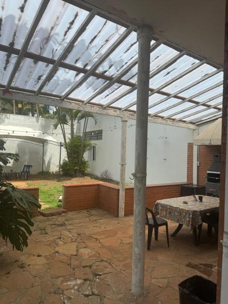 Imagem 10 da galeria do anúncio: Quarto em casa com piscina e sala de cinema