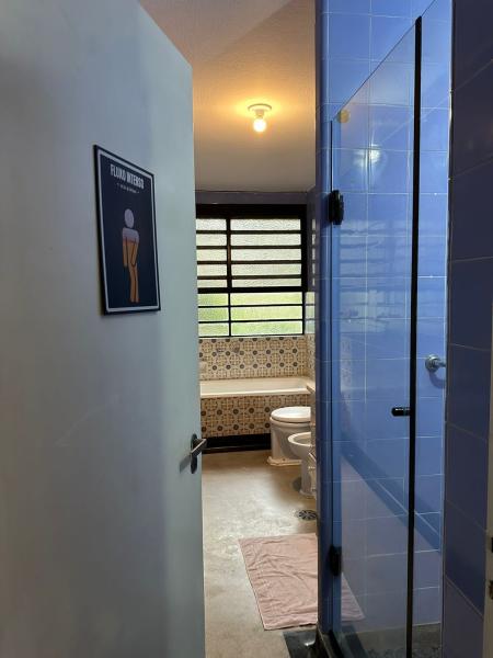 Imagem 11 da galeria do anúncio: Quarto em casa com piscina e sala de cinema