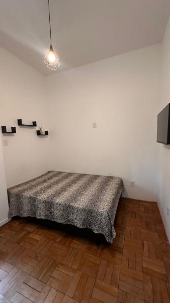 Imagem 2 da galeria do anúncio: Quarto em casa com piscina e sala de cinema