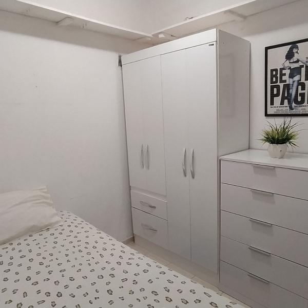 Imagem 1 da galeria do anúncio: Quarto com Banheiro Privativo para Alugar