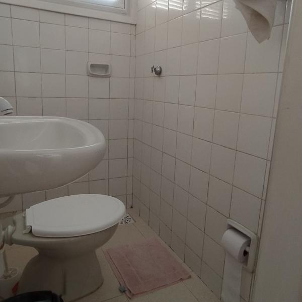 Imagem 3 da galeria do anúncio: Quarto com Banheiro Privativo para Alugar