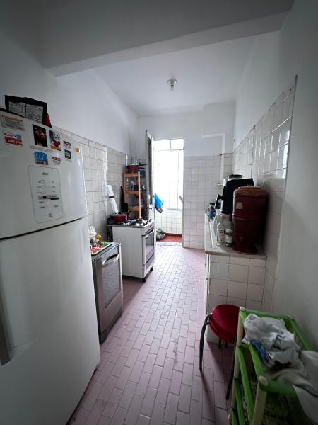 Imagem 6 da galeria do anúncio: Quarto Grande Laranjeiras com Varanda e Laje