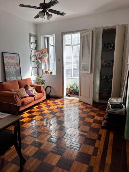 Imagem 5 da galeria do anúncio: Quarto Grande Laranjeiras com Varanda e Laje