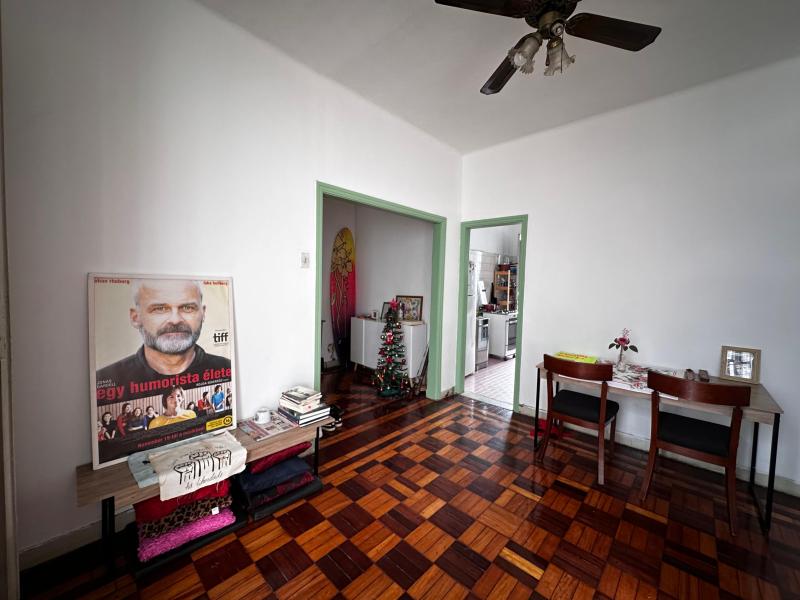 Imagem 1 da galeria do anúncio: Quarto Grande Laranjeiras com Varanda e Laje