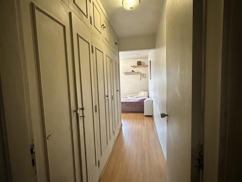 Imagem 4 da galeria do anúncio: Suíte ampla e confortável em casa compartilhada – ambiente t