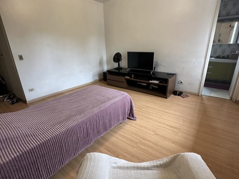 Imagem 2 da galeria do anúncio: Suíte ampla e confortável em casa compartilhada – ambiente t