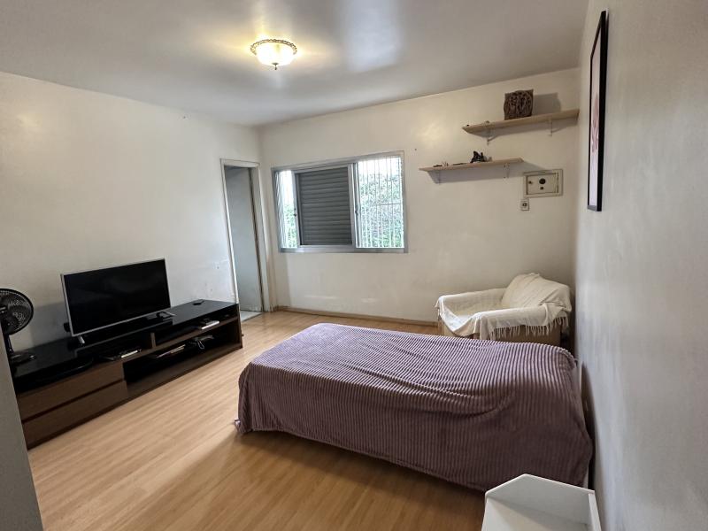 Imagem 3 da galeria do anúncio: Suíte ampla e confortável em casa compartilhada – ambiente t