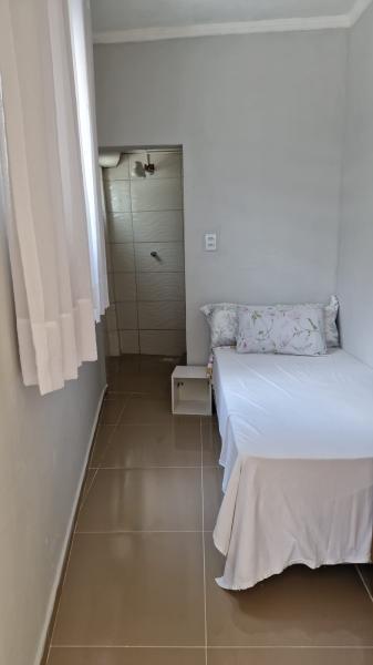 Imagem 1 da galeria do anúncio: Quarto Mobiliado Com Banheiro Privativo p/ mulheres