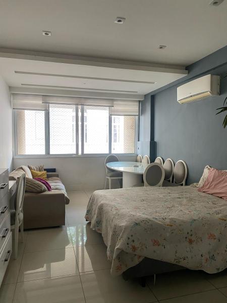 Imagem 2 da galeria do anúncio: Quarto grande na quadra da praia!