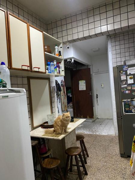 Imagem 4 da galeria do anúncio: Quarto grande na quadra da praia!