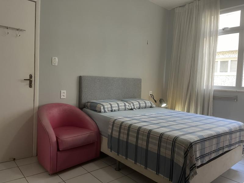 Imagem 1 da galeria do anúncio: Suíte a 2 quadras da beira mar