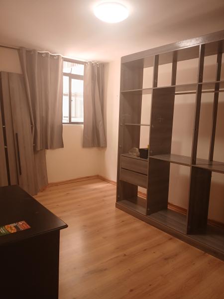 Imagem 10 da galeria do anúncio: Quarto no Batel (grande)