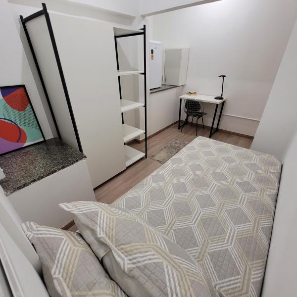 Imagem 2 da galeria do anúncio: QUARTO COM SACADA NO CENTRO HISTÓRICO