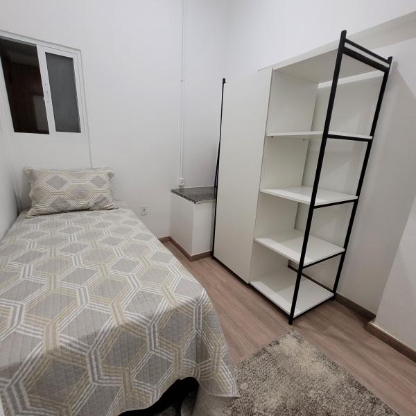 Imagem 3 da galeria do anúncio: QUARTO COM SACADA NO CENTRO HISTÓRICO