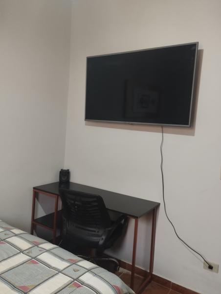 Imagem 3 da galeria do anúncio: quanrto aconchegante e mobiliado